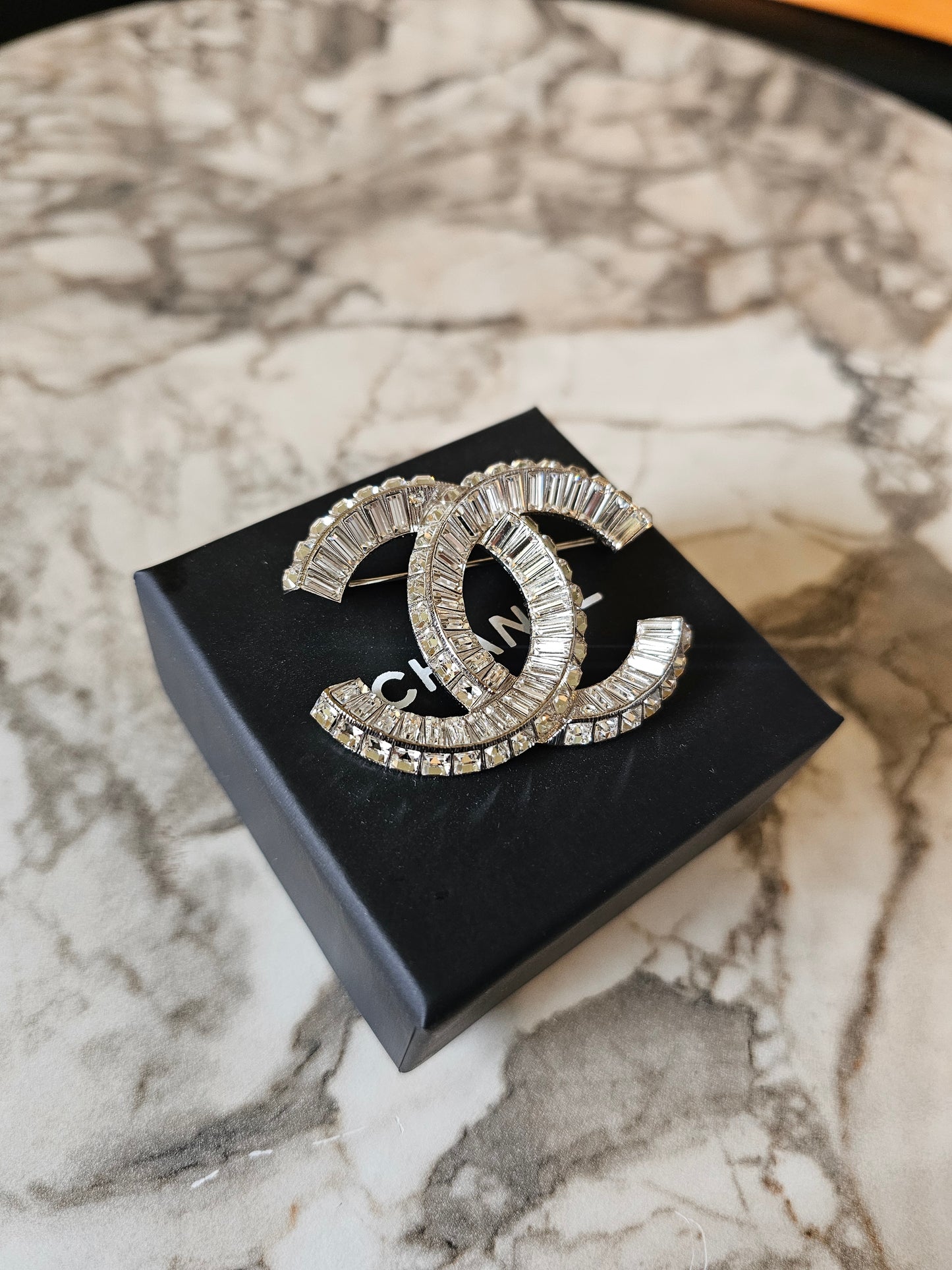 Aba484- Chanel broche, metal/silver with crystals.