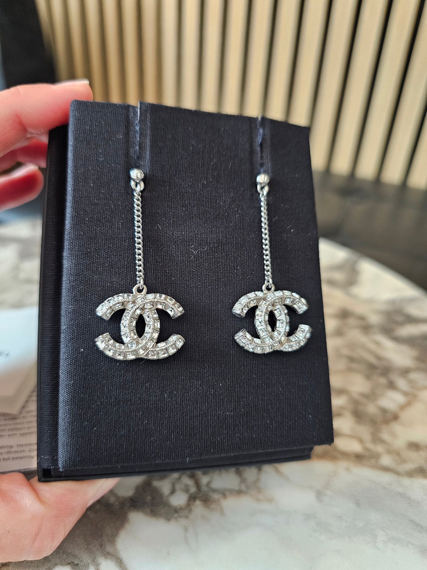 A63084 - Chanel long pendant with crystals.
