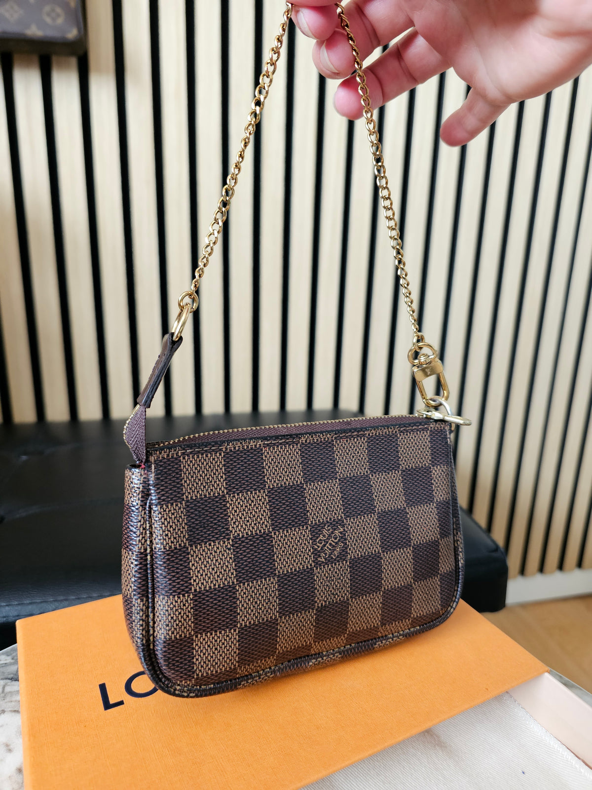 N58009 - Louis Vuitton mini pochette acc. Damier ebene.