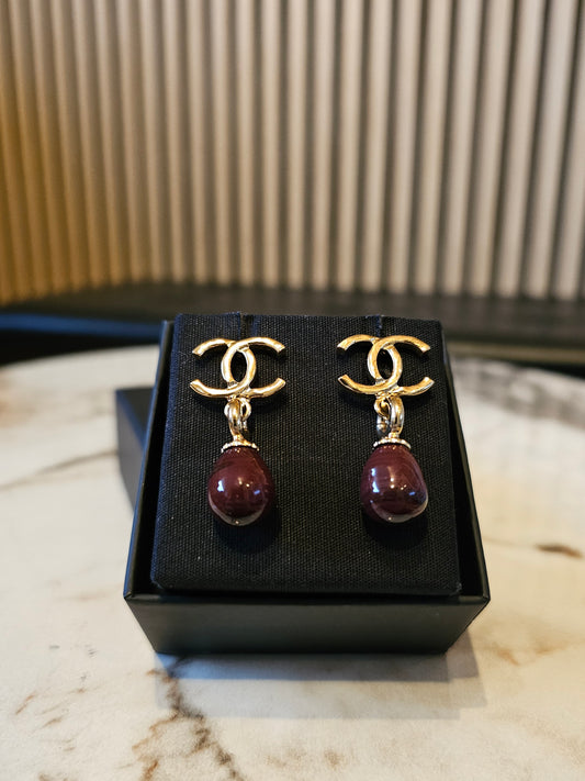 Chanel golden pendant with pearl.