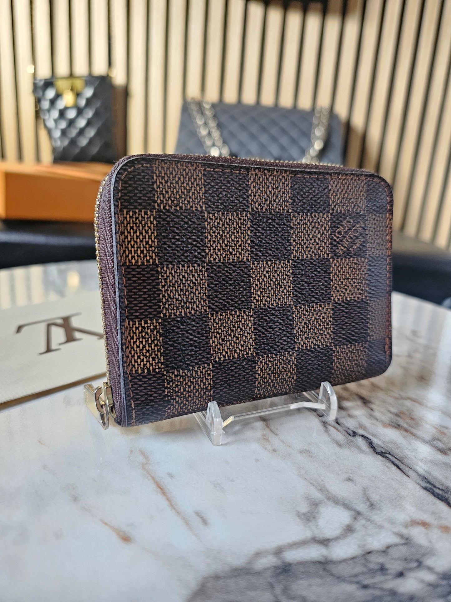 N63070- Louis Vuitton Zippy coin purse i damier ebene.