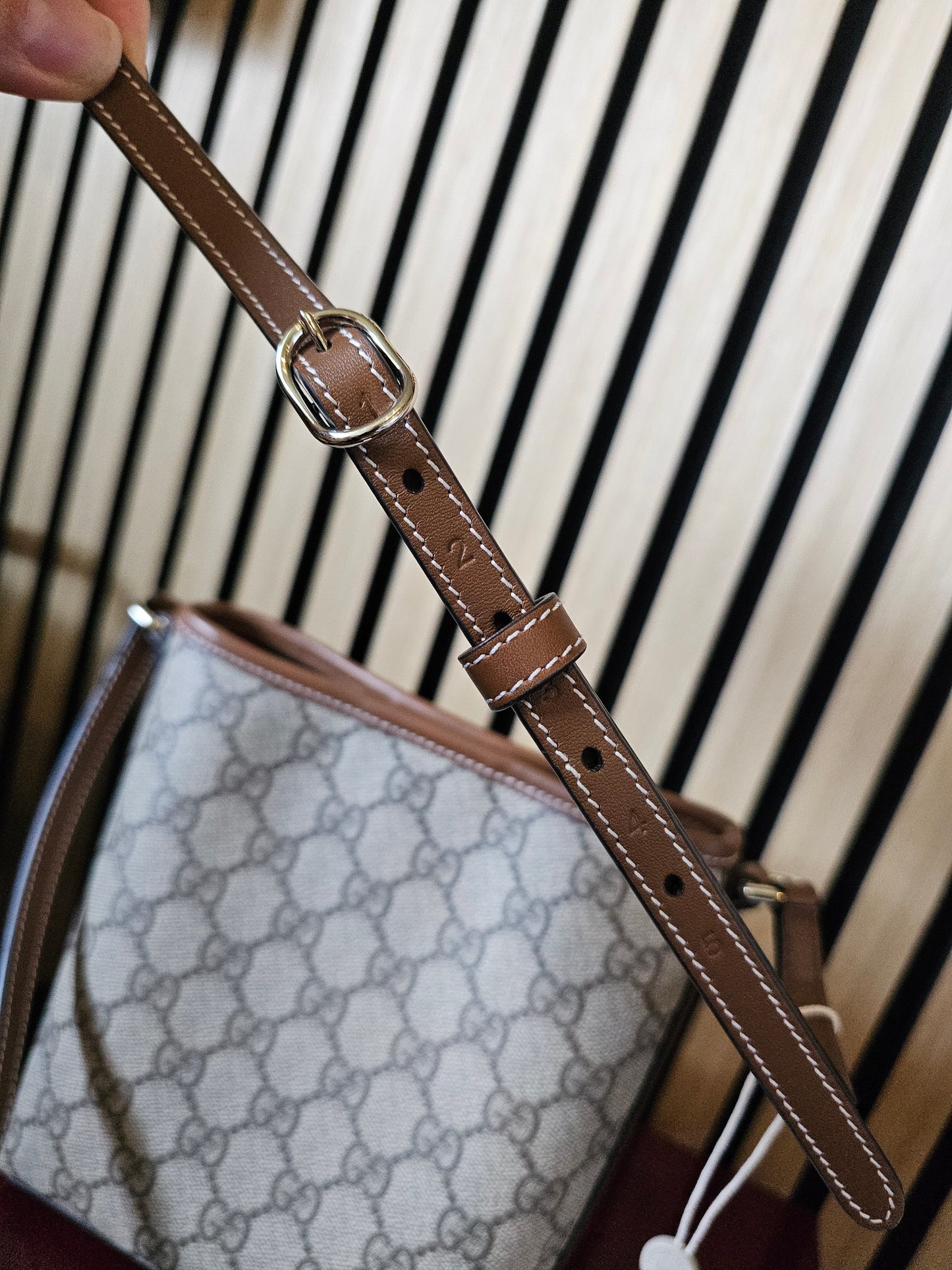 847090 - Gucci Emblem, mini bucket bag.