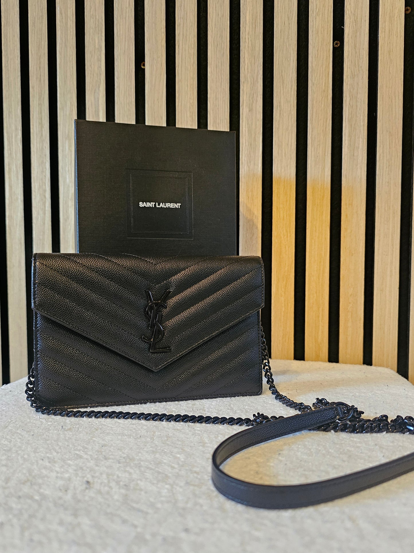 YSL - Saint Laurent Envelope chain wallet - Black.