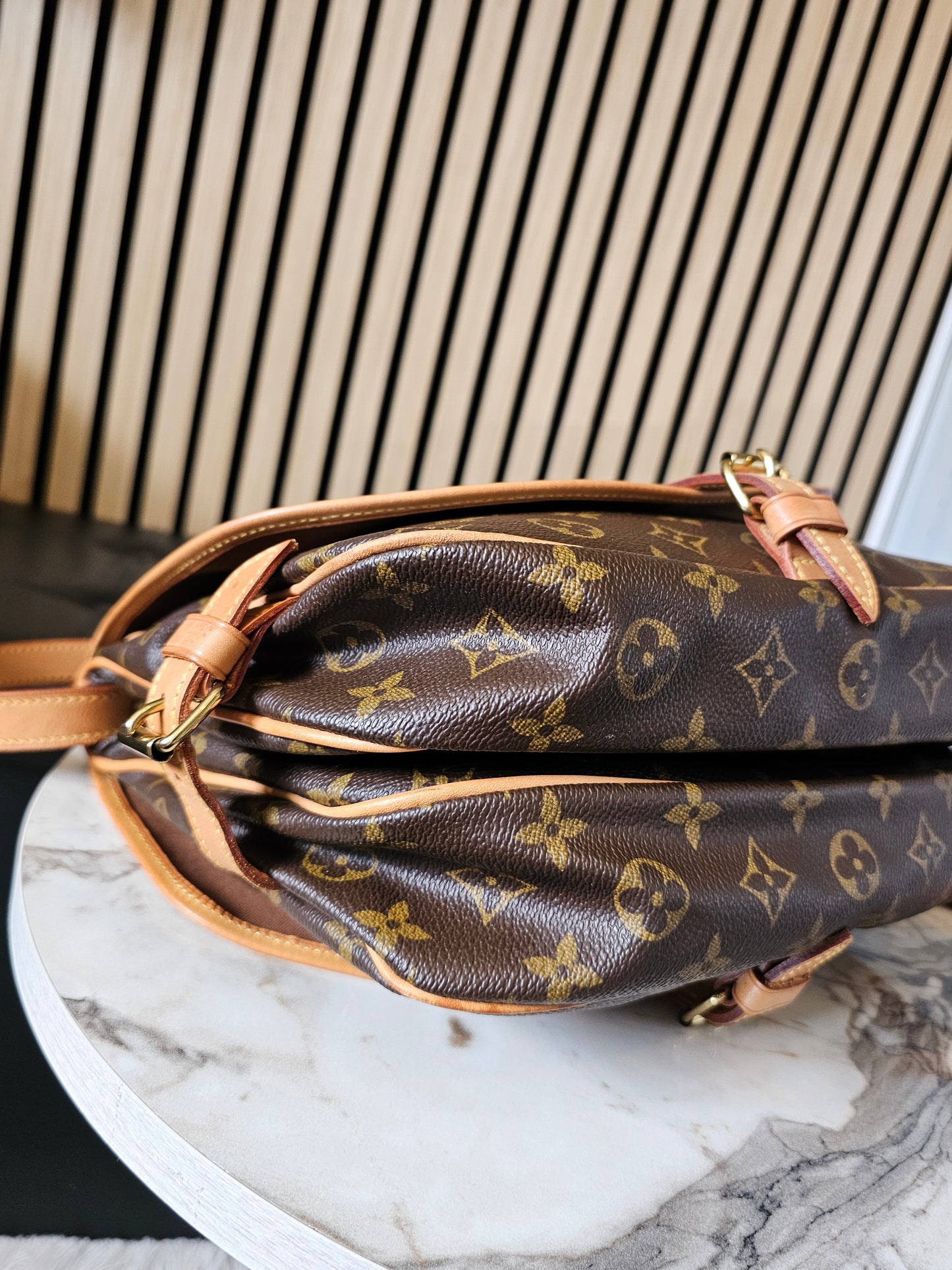 M42256 - Louis Vuitton Saumur 30, MNG. Kanvas.
