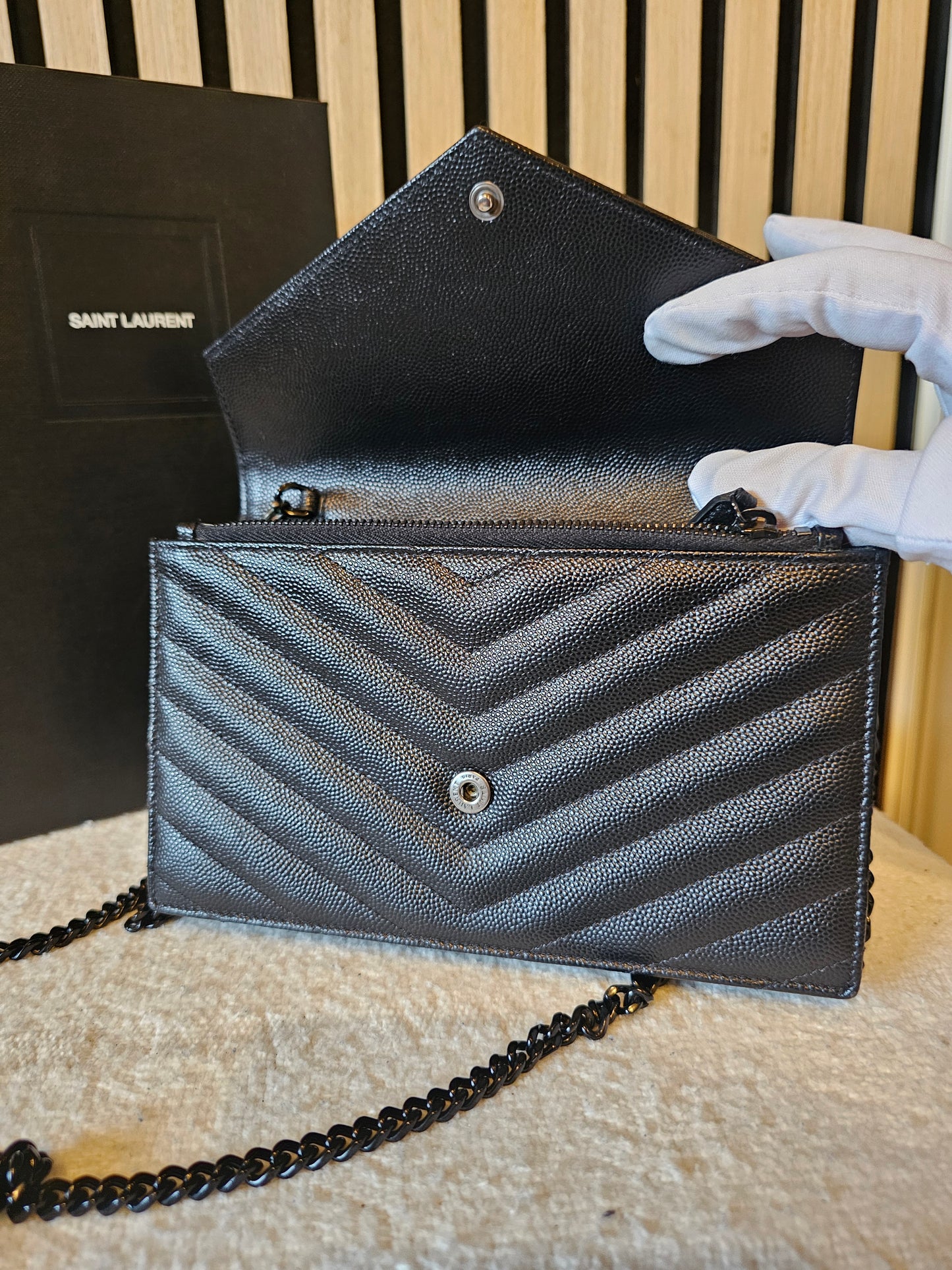 YSL - Saint Laurent Envelope chain wallet - Black.