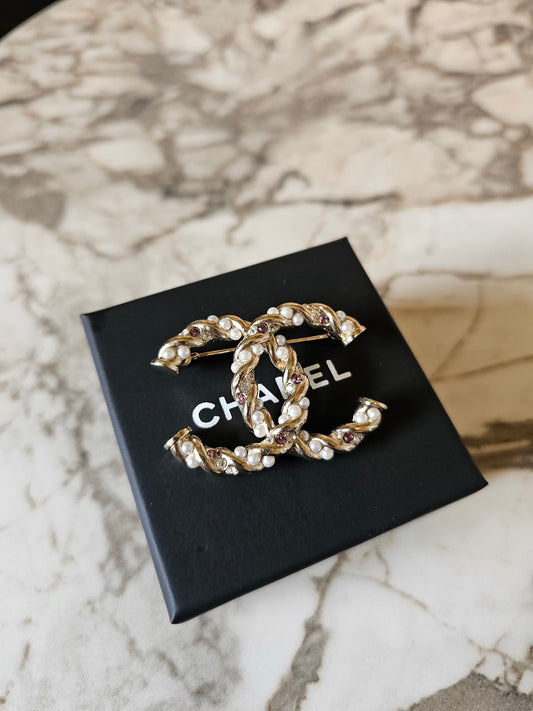 Chanel golden broche with pearls and stones