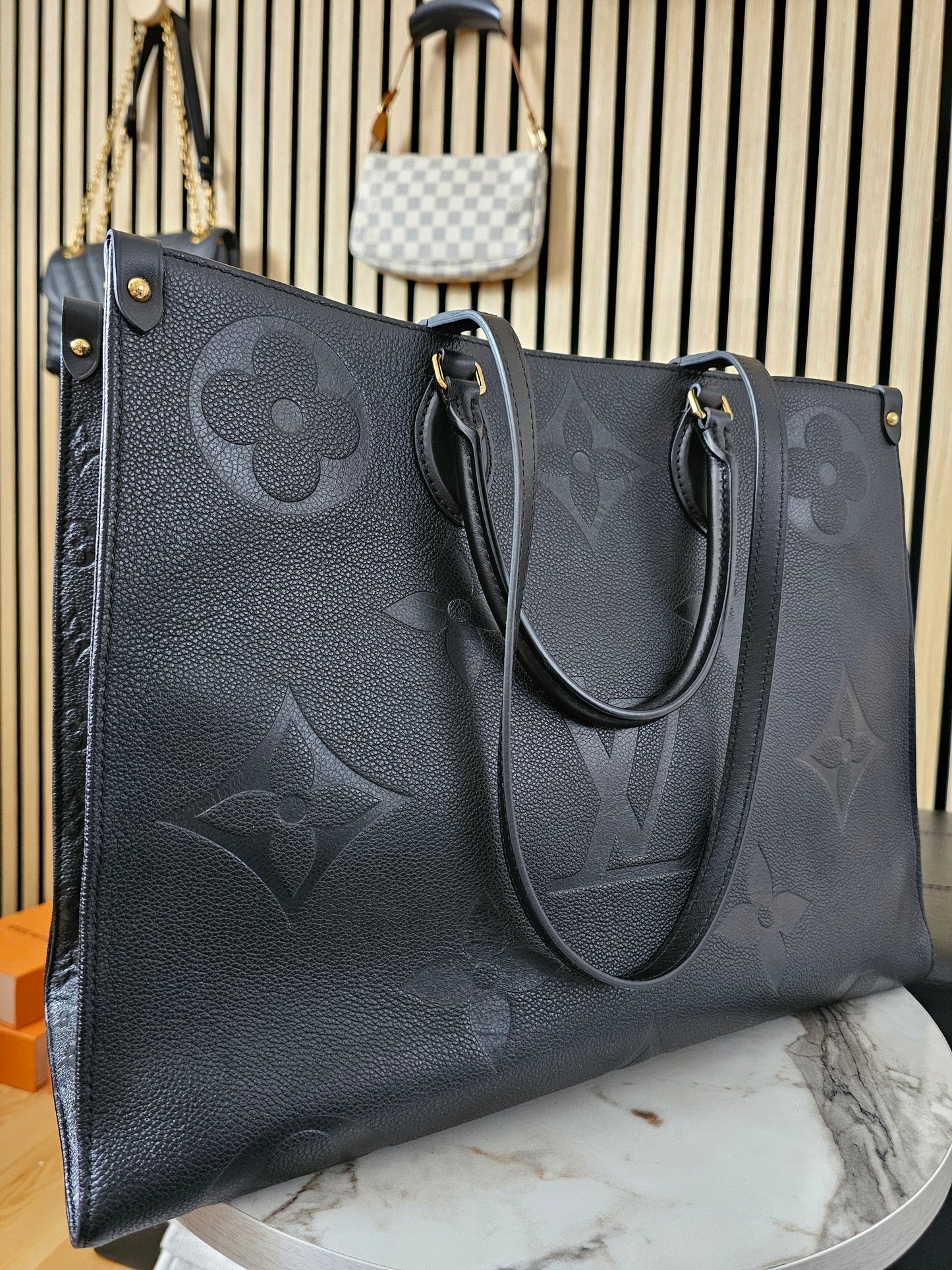 Onthego GM, black MNG empreinthe leather