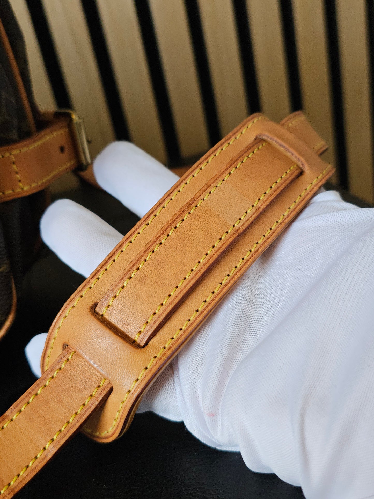 M42256 - Louis Vuitton Saumur 30, MNG. Kanvas.