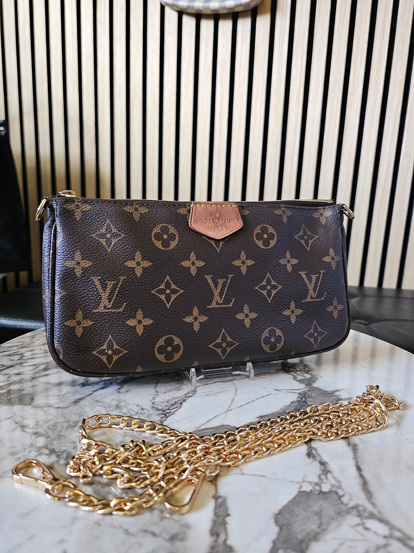 Louis Vuitton pochette accesories in monogram kanvas.