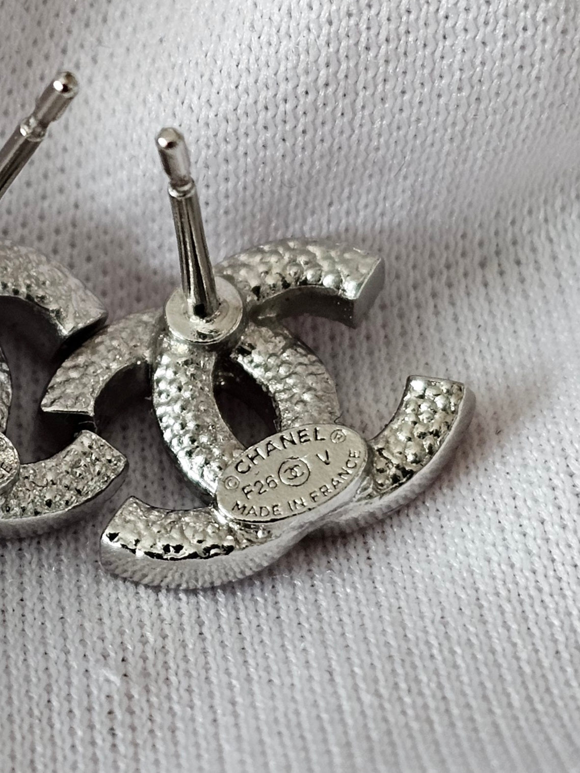 ABE100 - Chanel silver earrings with crystals - small.