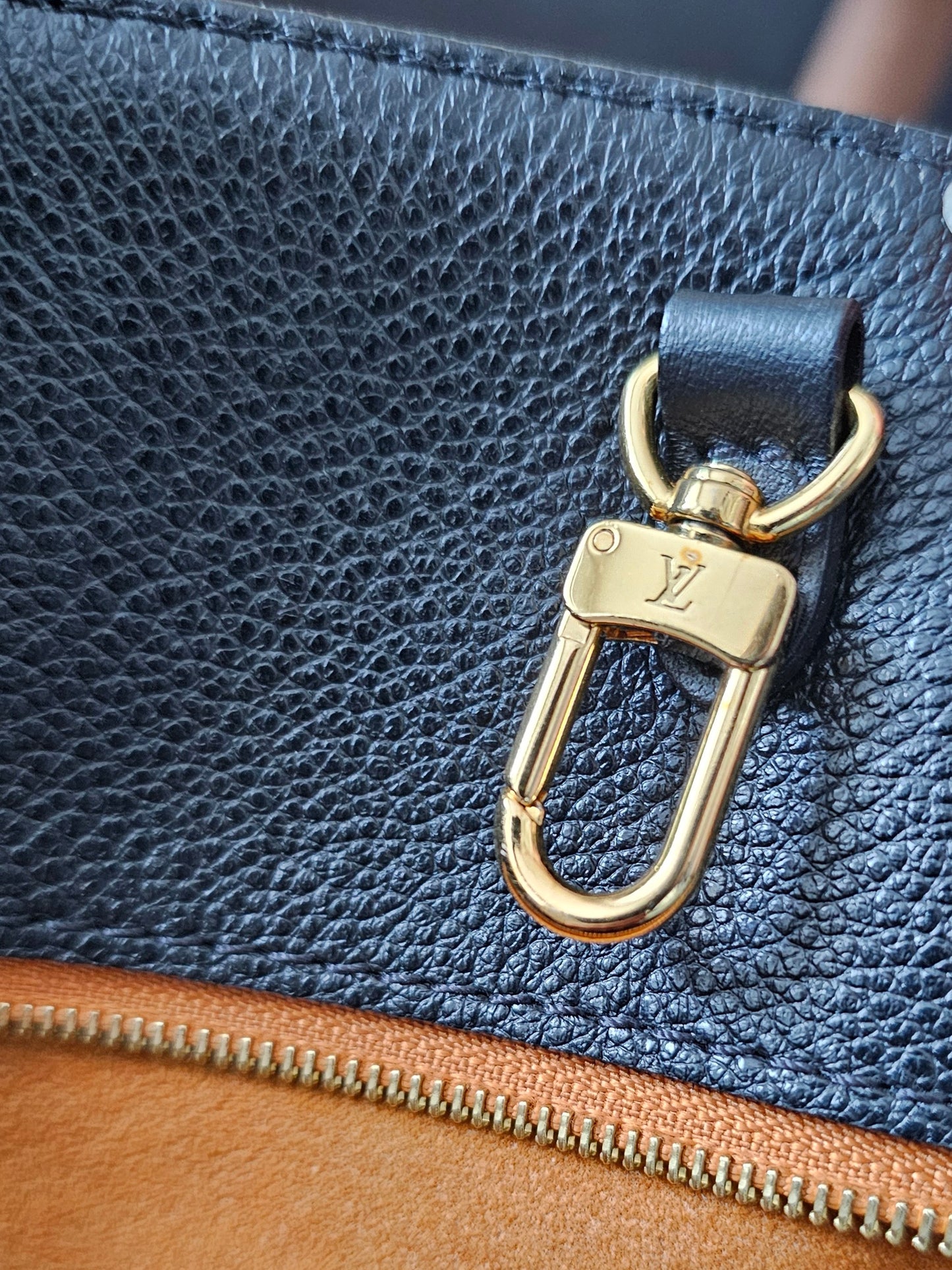 Onthego GM, black MNG empreinthe leather