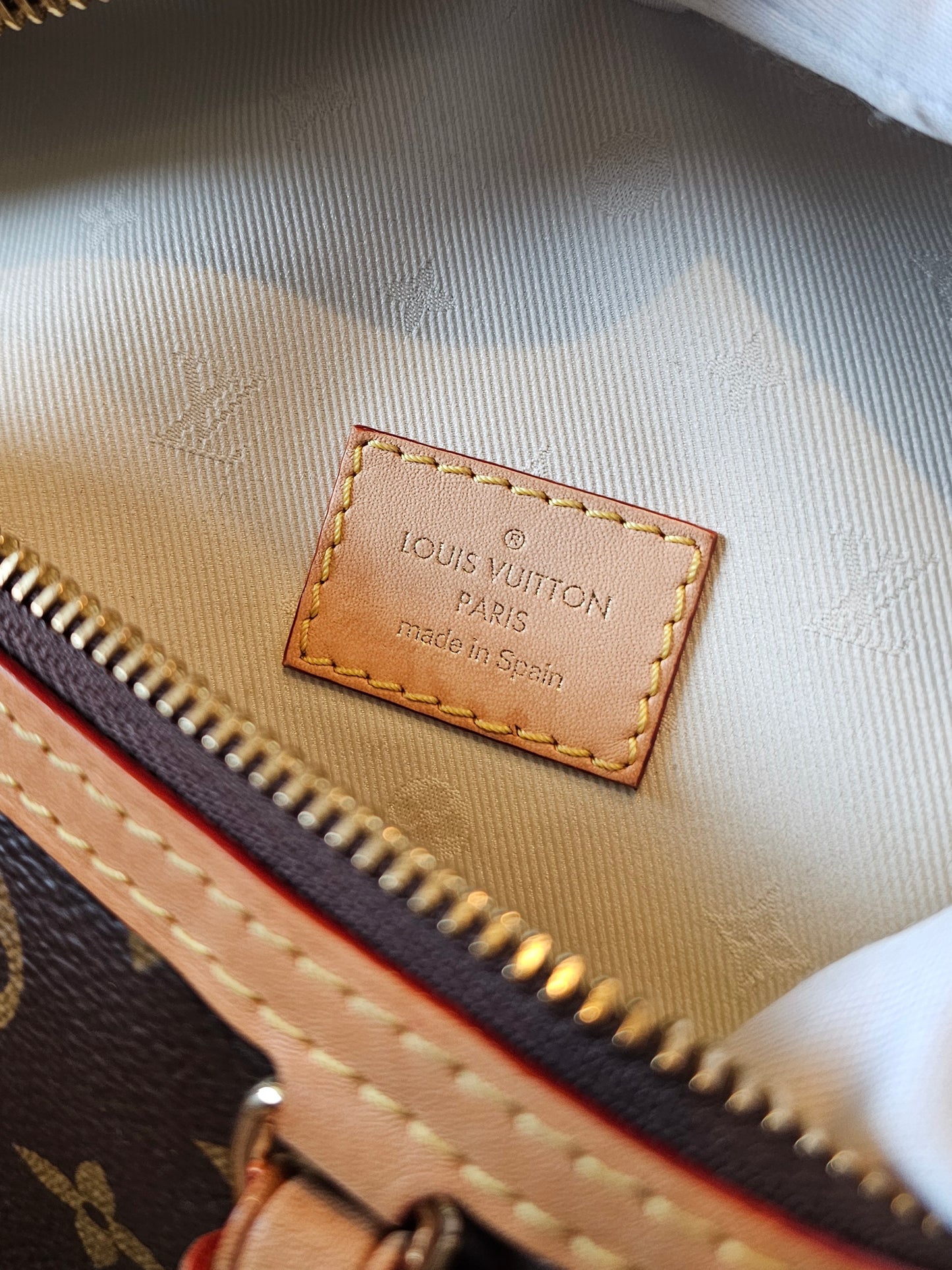 M46784 - Louis Vuitton bumbag, High Rise in Monogram kanvas.