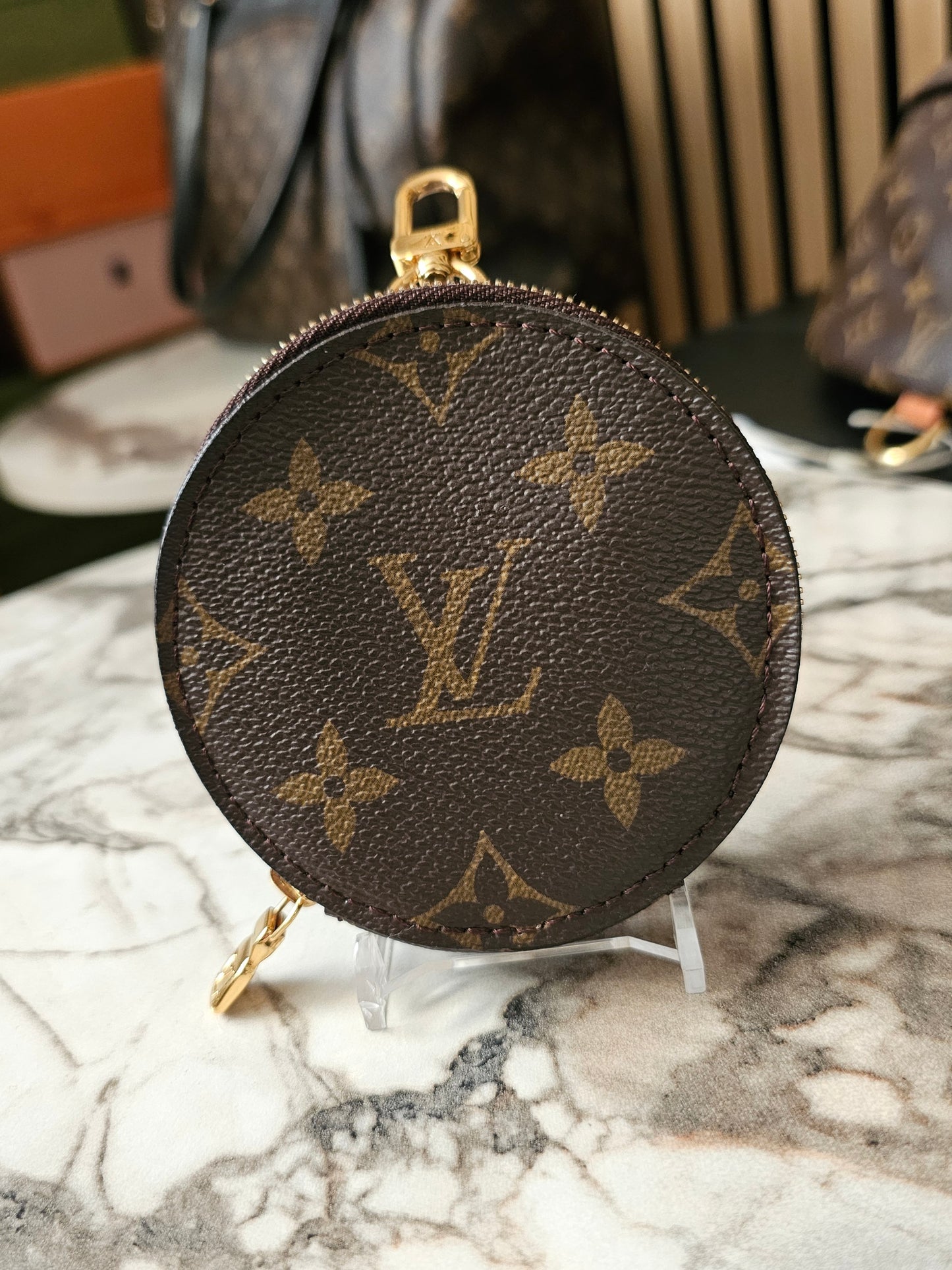 Louis Vuitton round coin purse monogram kanvas.