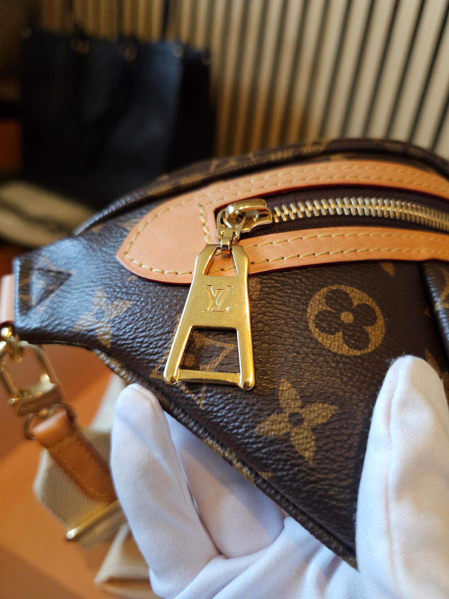 M46784 - Louis Vuitton bumbag, High Rise in Monogram kanvas.