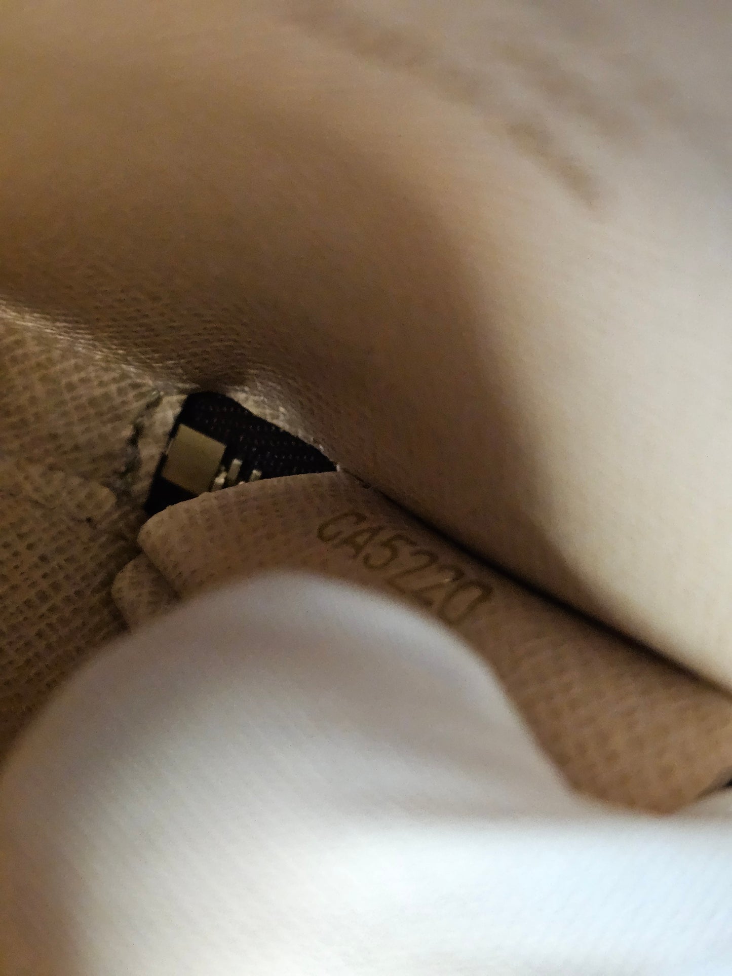 Louis Vuitton round coin purse monogram kanvas.
