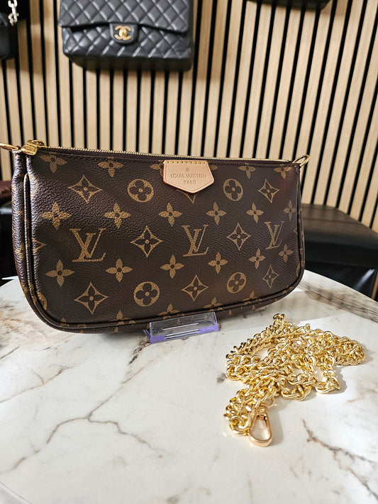 Louis vuitton large pochette accesories. Monogram kanvas.