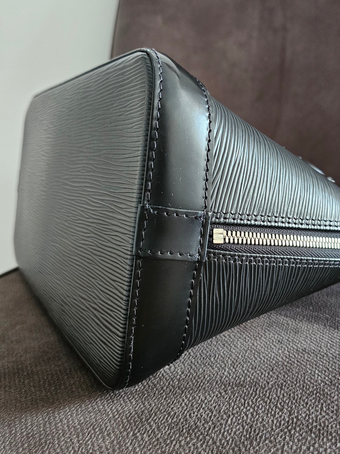 Louis Vuitton Alma PM, Black epi leather, SHW.