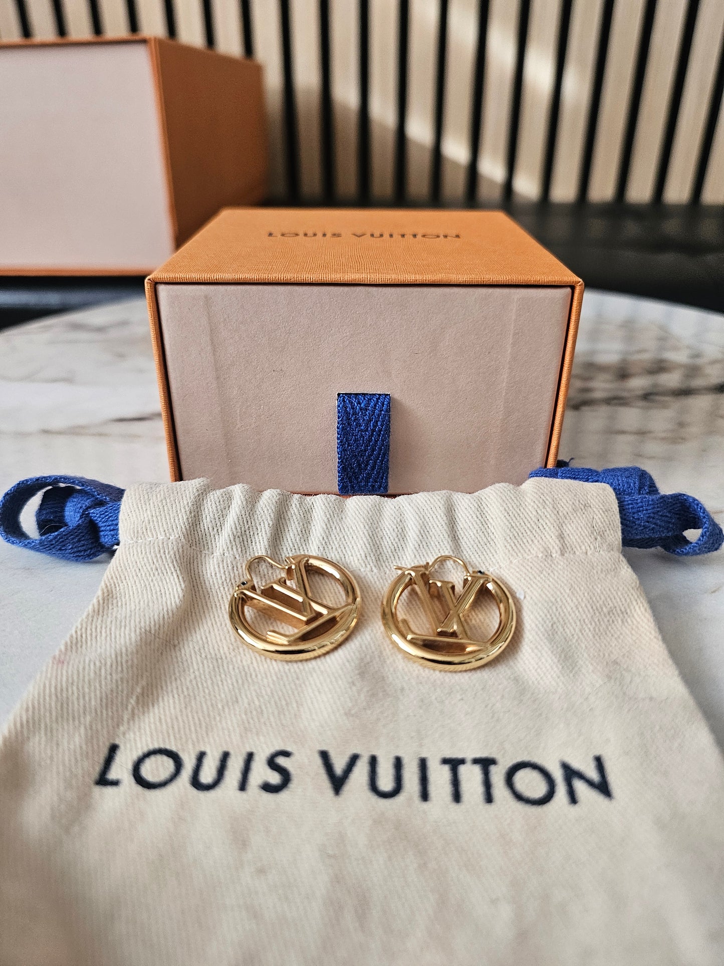M00396 - Louis Vuitton earrings, golden Louise PM.