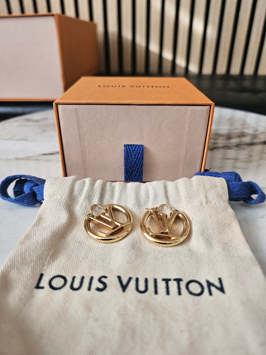 M00396 - Louis Vuitton earrings, golden Louise PM.
