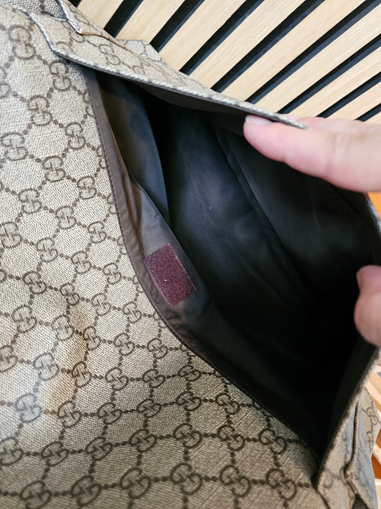 211131 - Gucci baby changing bag, GG supreme kanvas.