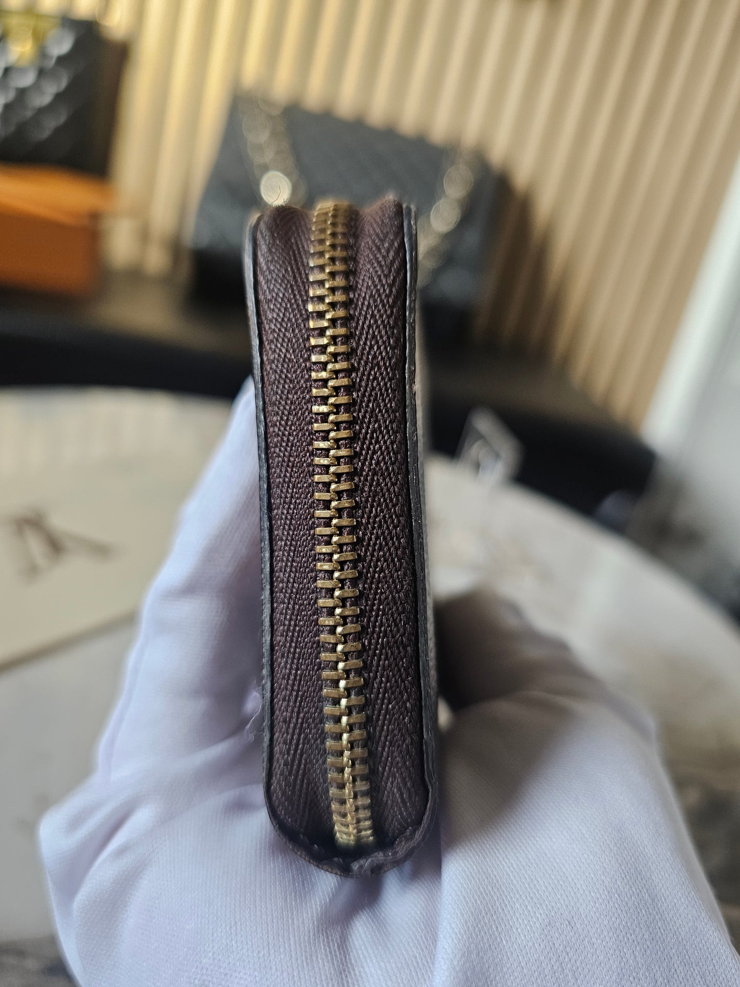 N63070- Louis Vuitton Zippy coin purse i damier ebene.