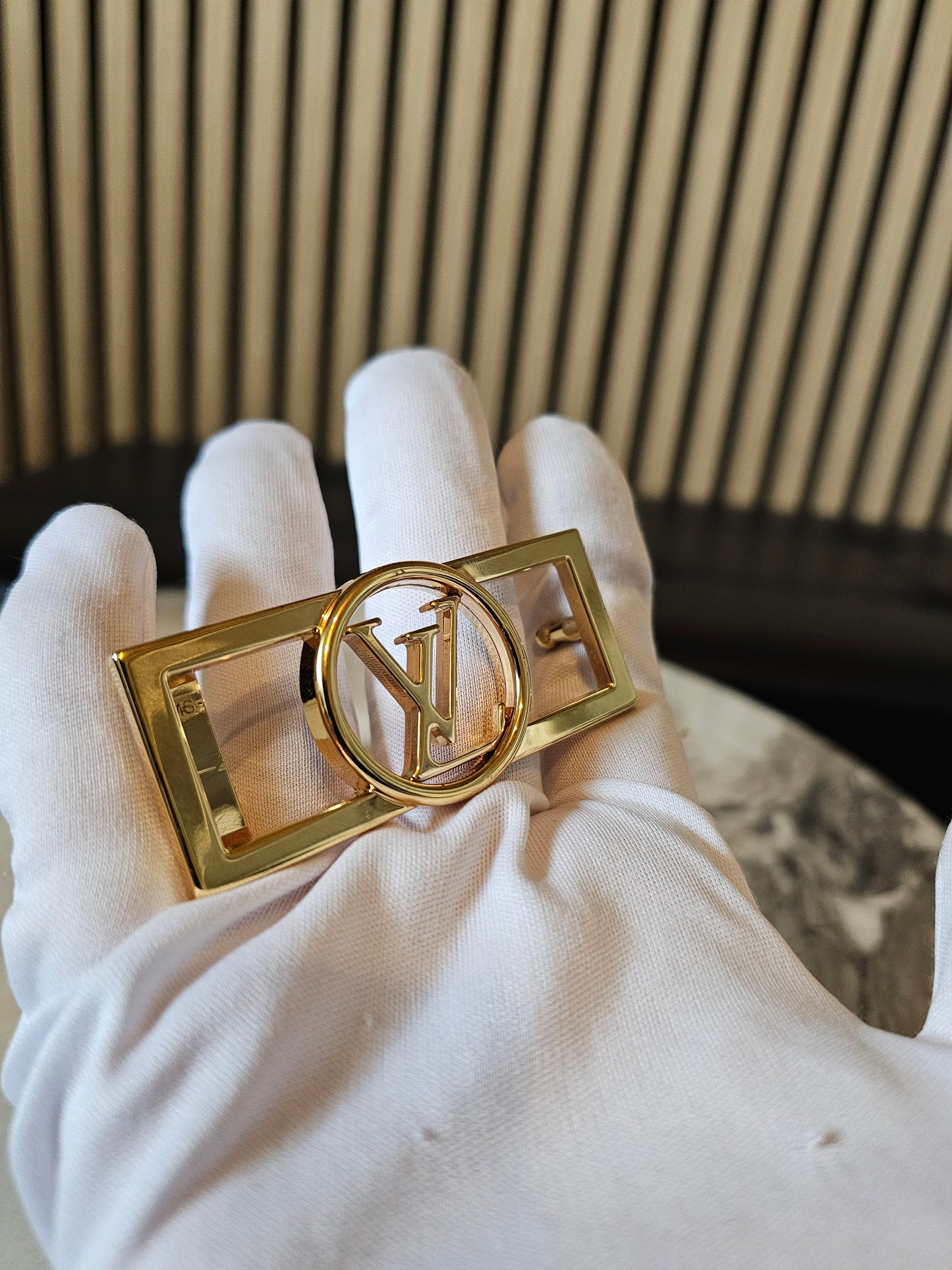 M0196- Louis Vuitton Dauphine reversible belt.