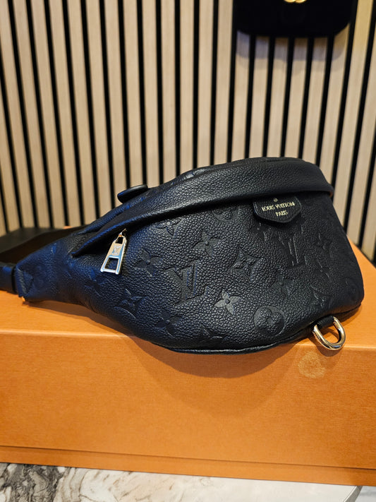 M44812 - Louis Vuitton bumbag in monogram, black empreinte leather.