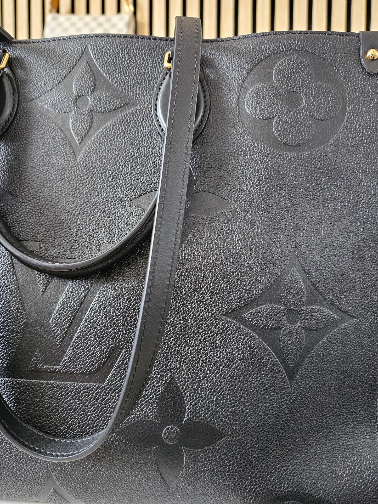 Onthego GM, black MNG empreinthe leather