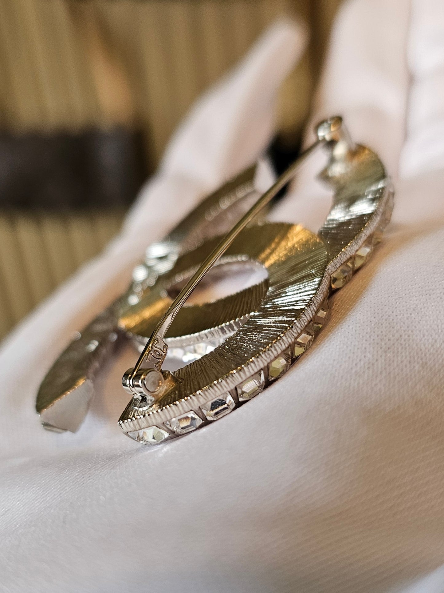 Aba484- Chanel broche, metal/silver with crystals.