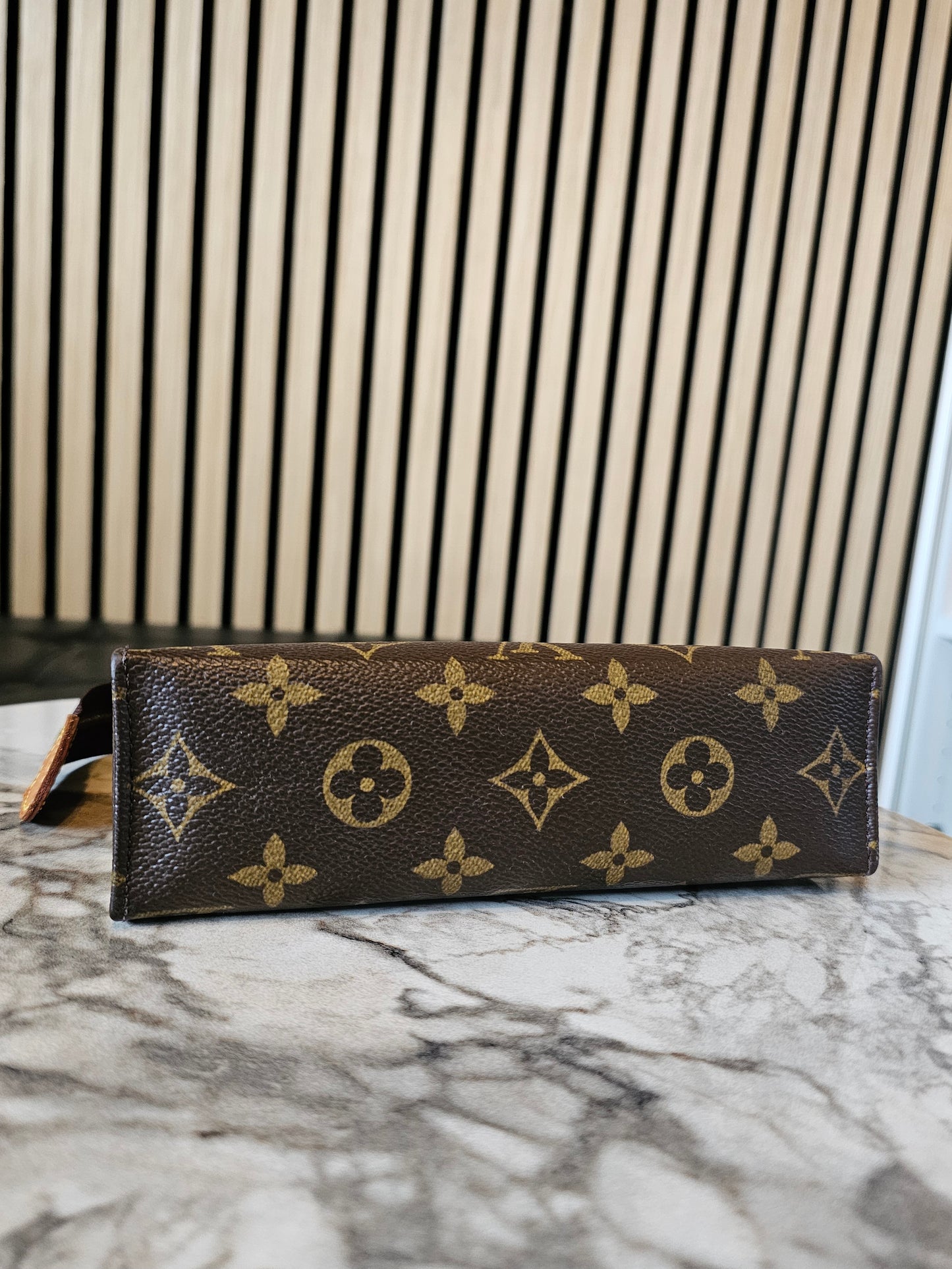 Louis Vuitton toiletry pouch 19, MNG kanvas.
