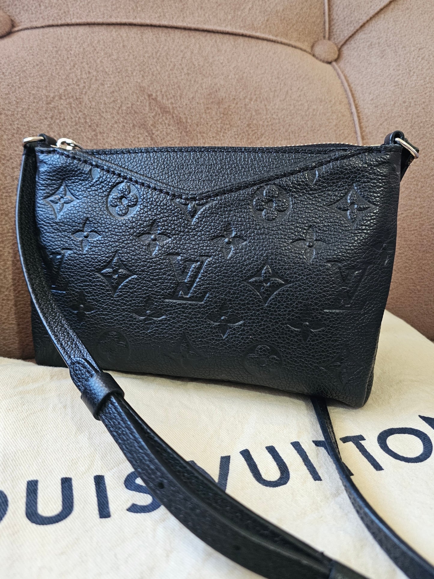 Louis Vuitton pallas bag in monogram empreinthe leather.