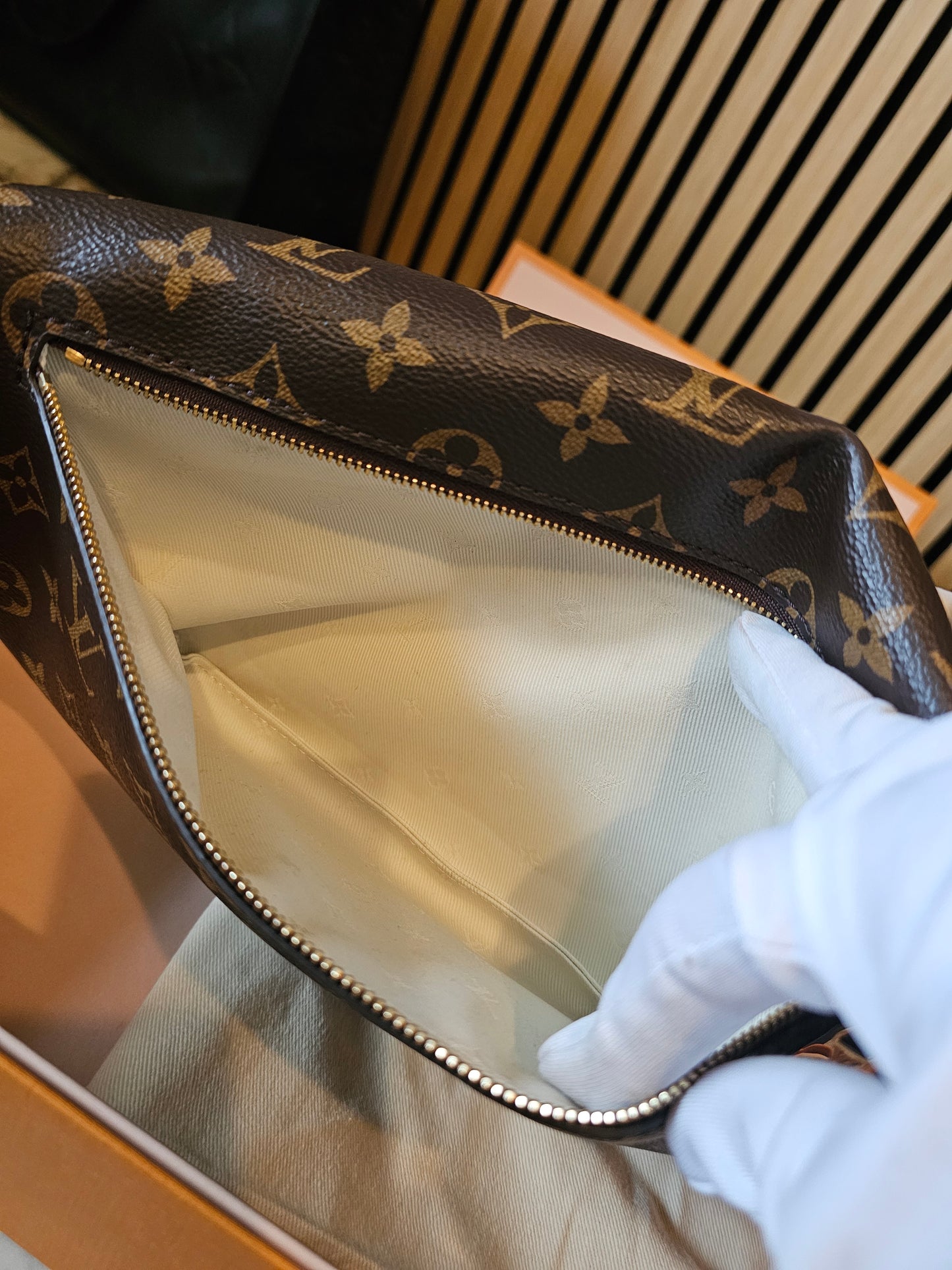 M46784 - Louis Vuitton bumbag, High Rise in Monogram kanvas.