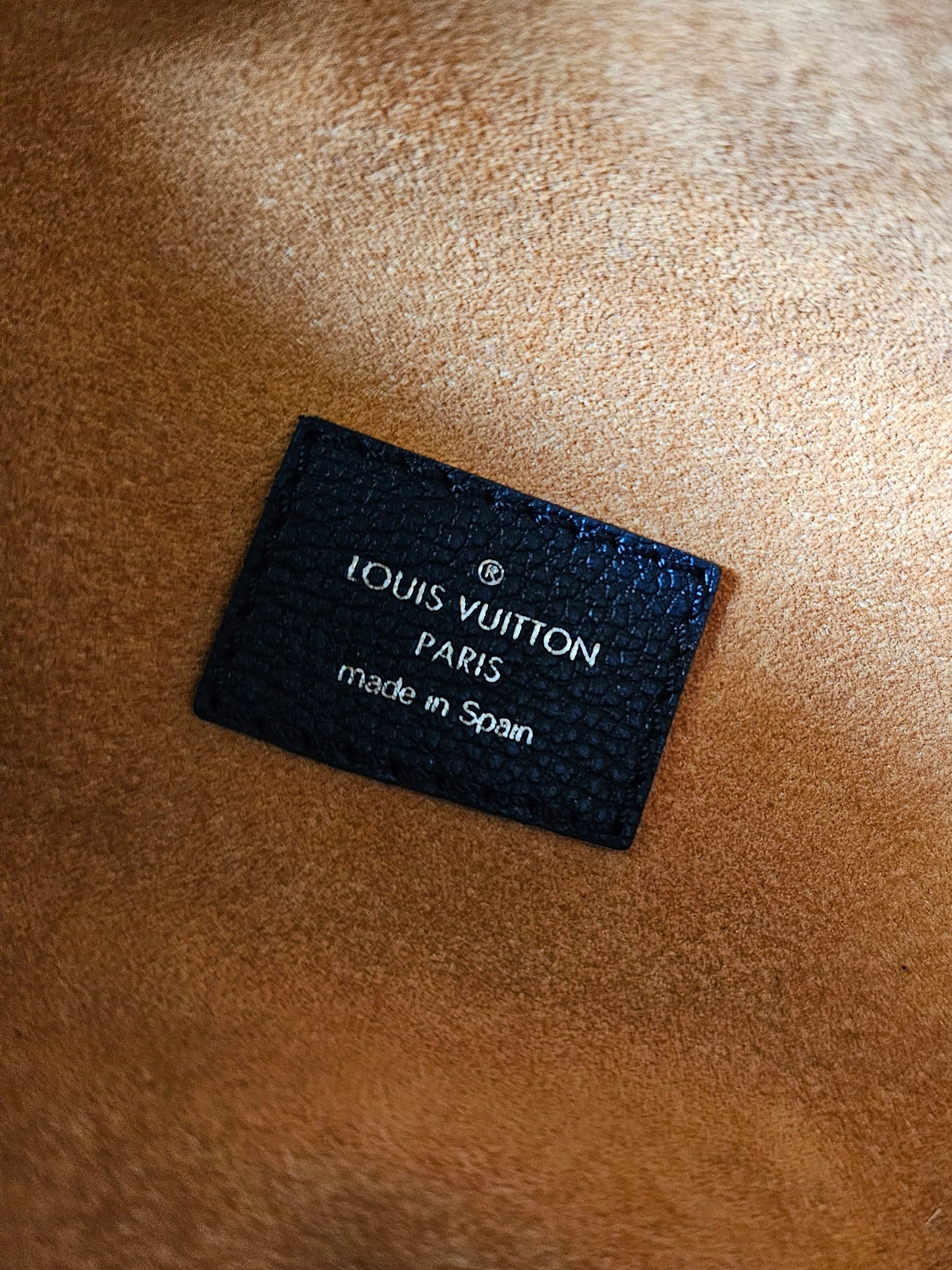 M44812 Louis Vuitton bumbag, Black, MNG. Empreinte lether.