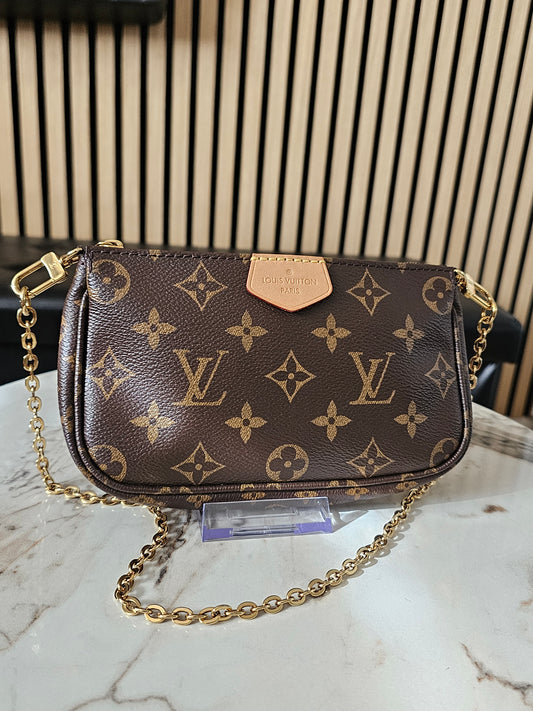Louis Vuitton small pochette with chain, MNG kanvas.