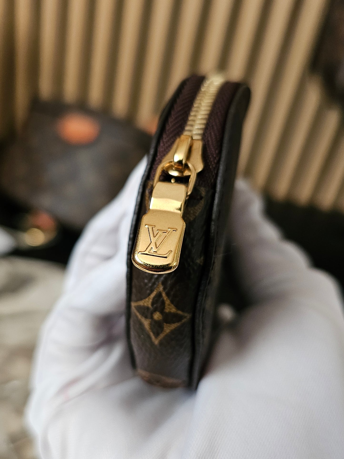 Louis Vuitton round coin purse monogram kanvas.