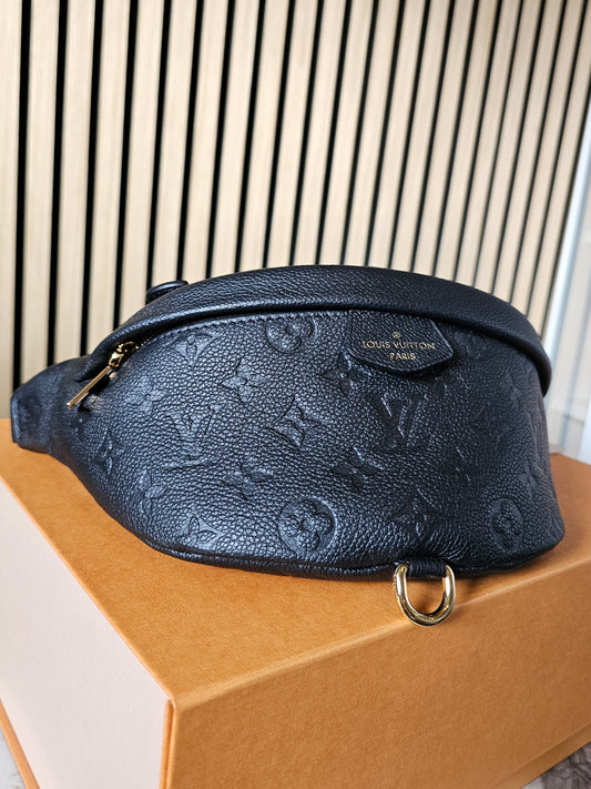 M44812 - Louis Vuitton Bumbag, black MNG emp. Leather.