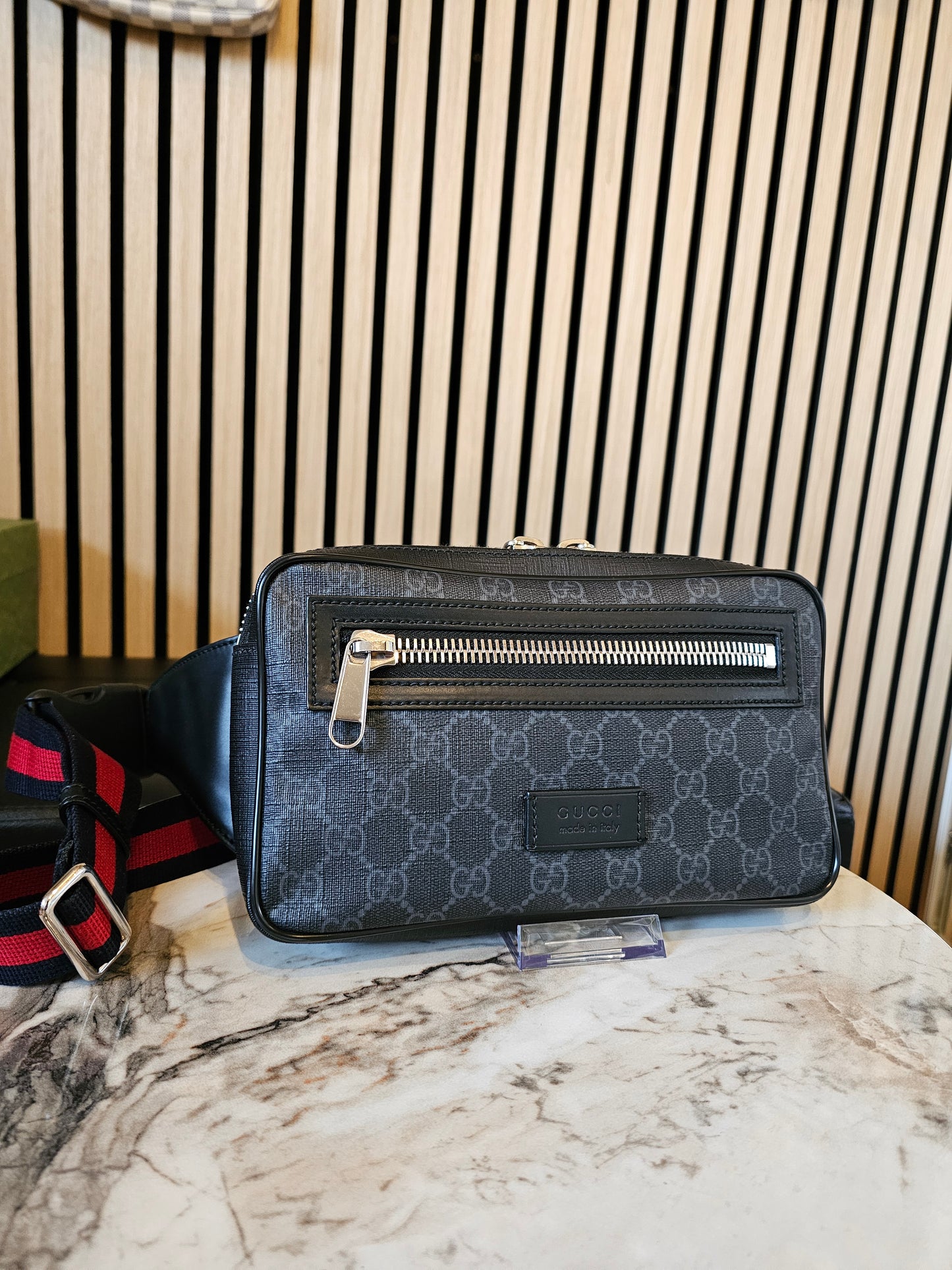 474293 - Gucci beltbag black GG supreme.