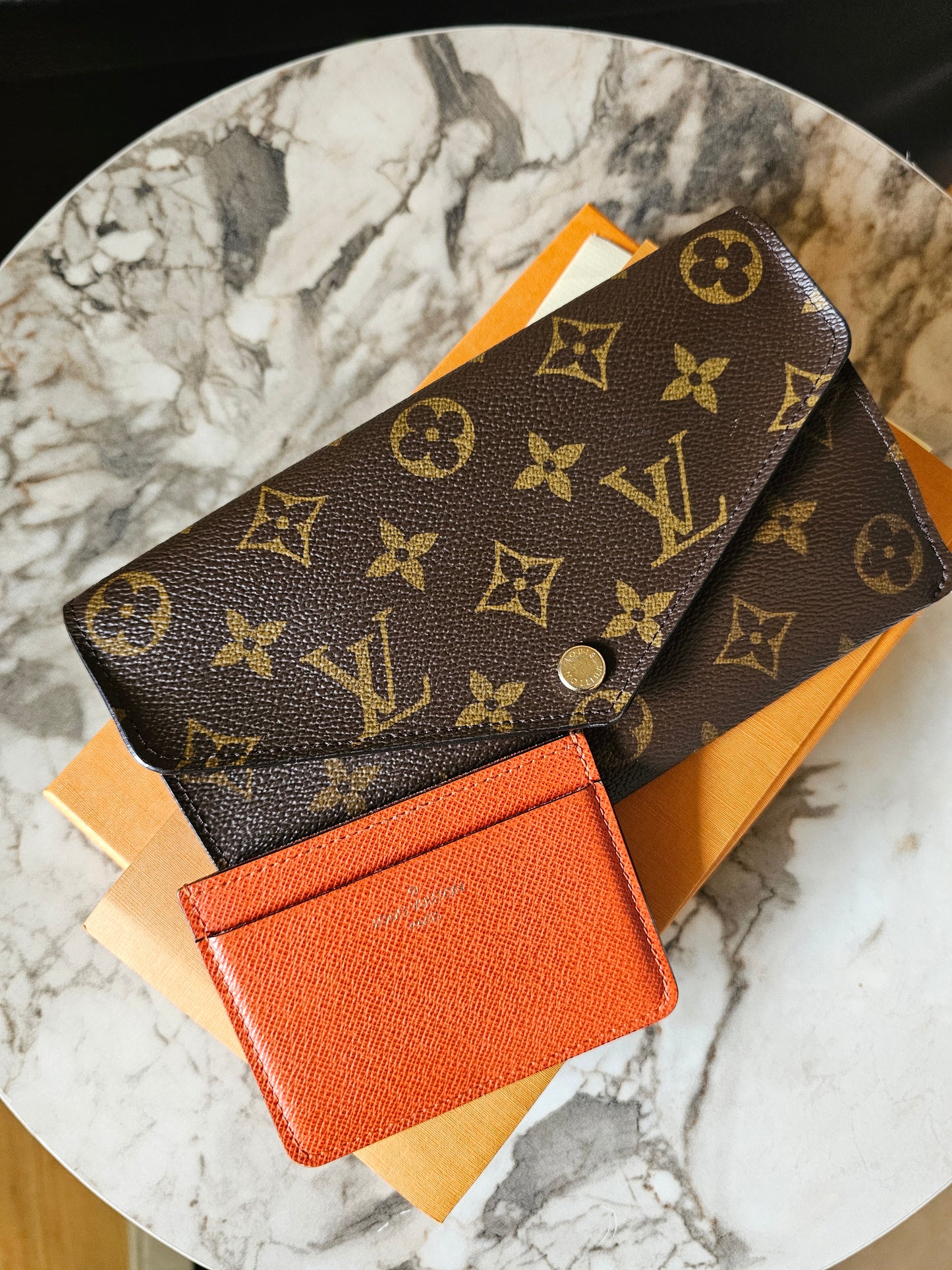 M62203 - Louis Vuitton, Jeanne wallet in MNG. Kanvas.