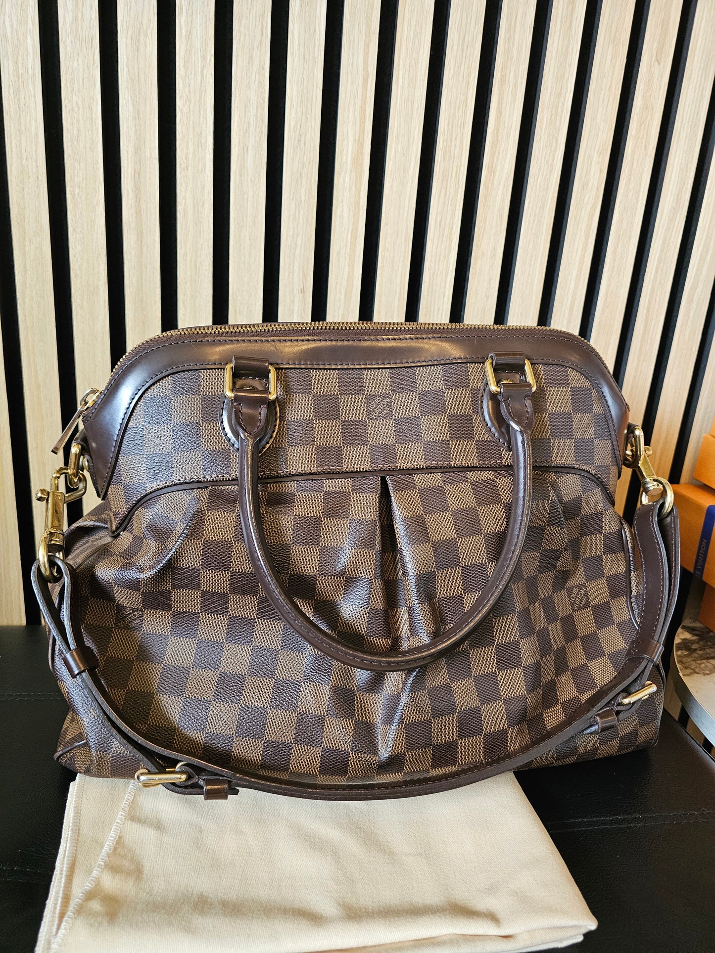 Louis Vuitton bag, Trevi GM, damier ebene.
