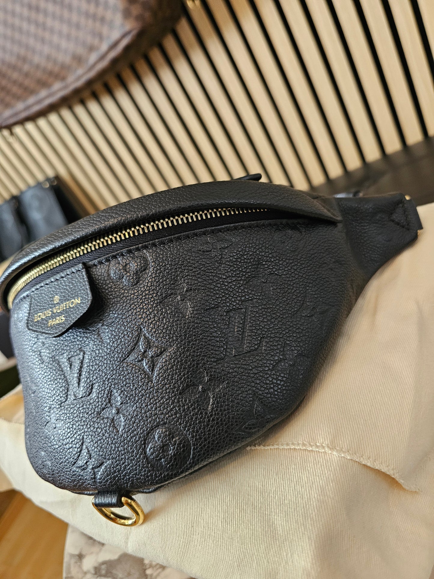 M44812 - Louis Vuitton Bumbag, MNG. Black empreinte leather.