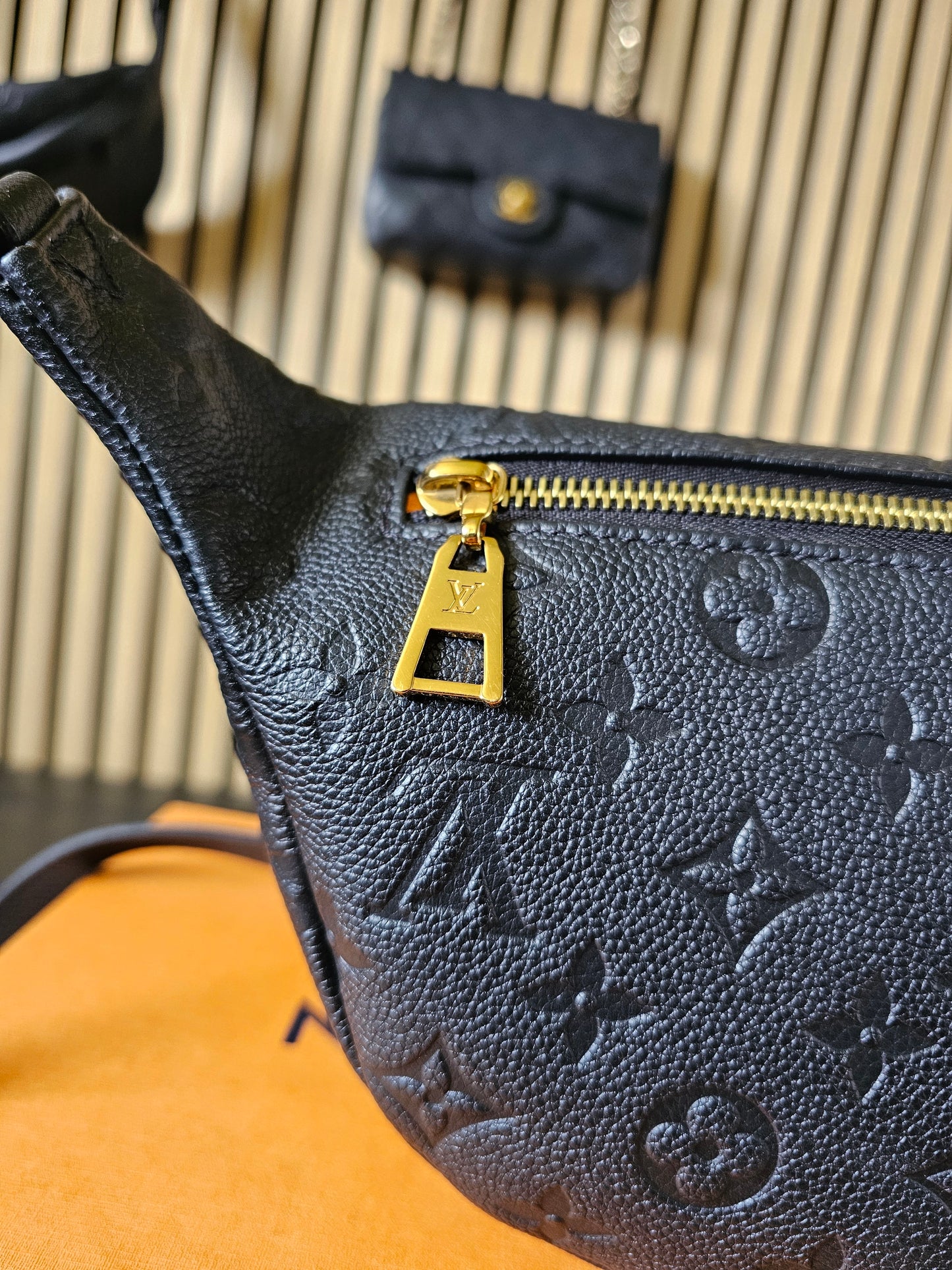 M44812 Louis Vuitton bumbag, Black, MNG. Empreinte lether.