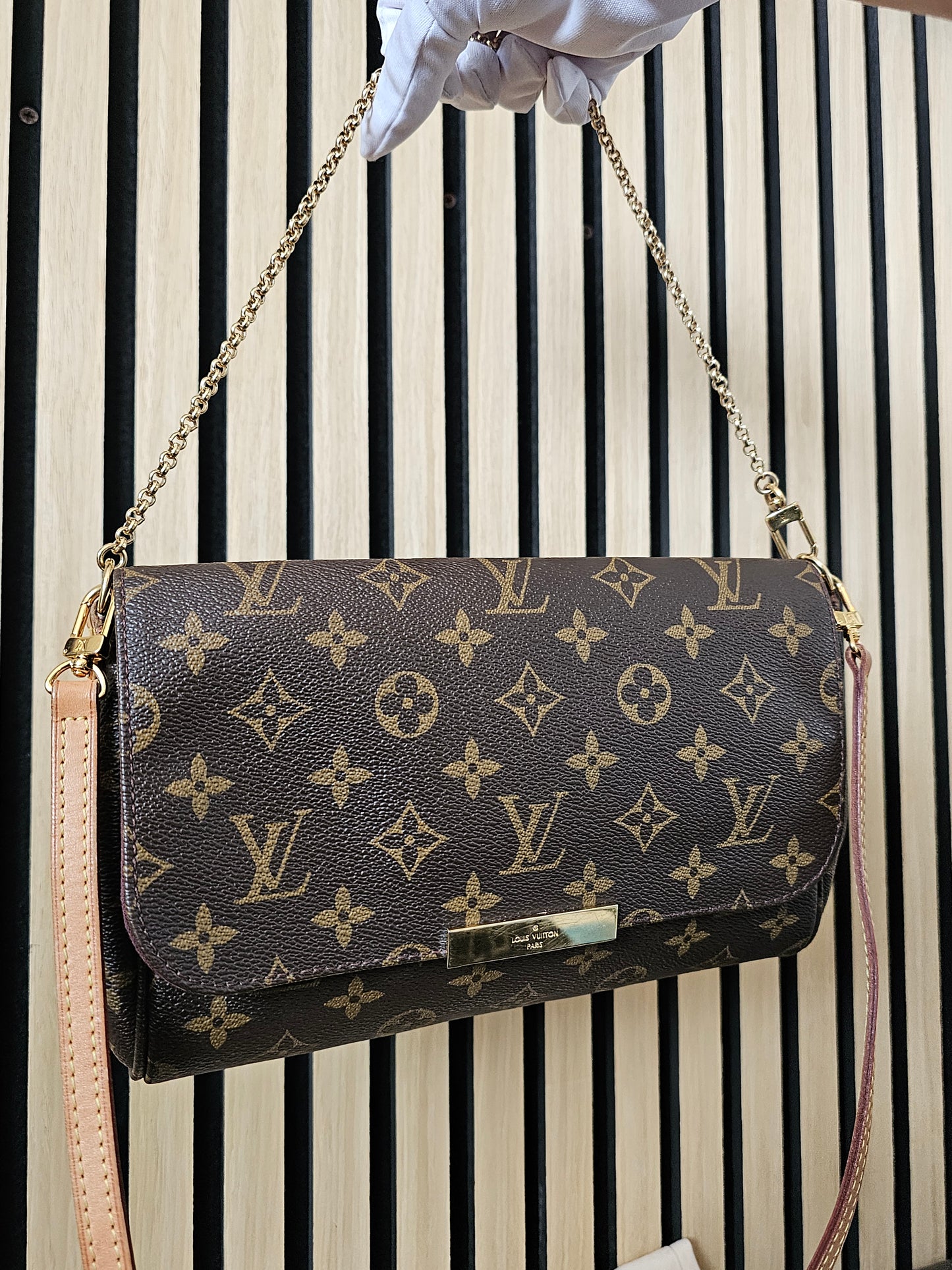 M40718 - Louis Vuitton Favorite MM bag, MNG. Kanvas.