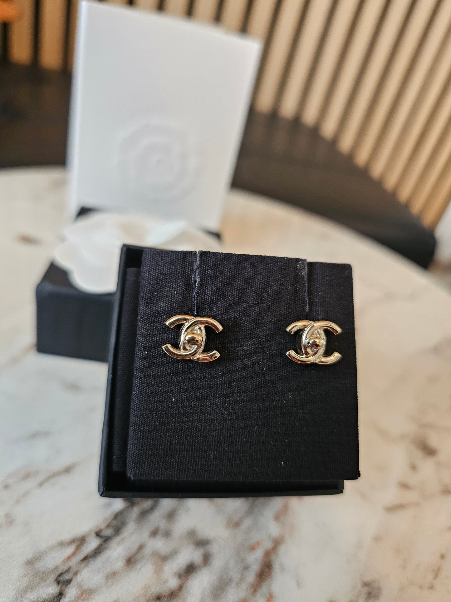 AB5617- Chanel earrings, golden CC turnlock.