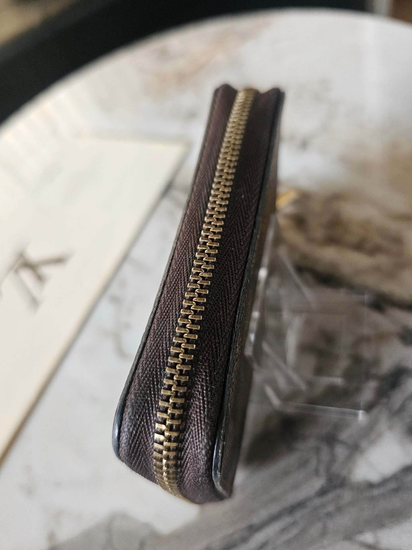 N63070- Louis Vuitton Zippy coin purse i damier ebene.