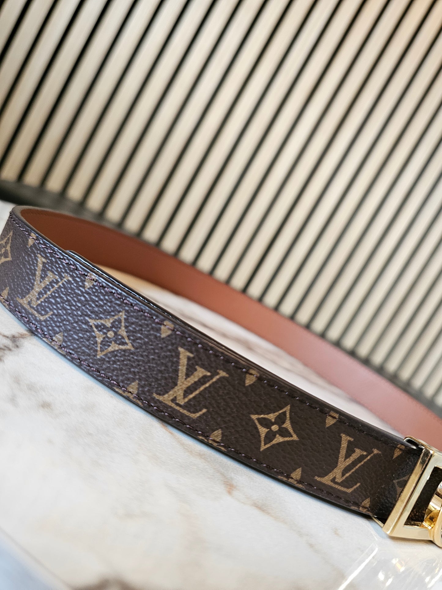M0196- Louis Vuitton Dauphine reversible belt.