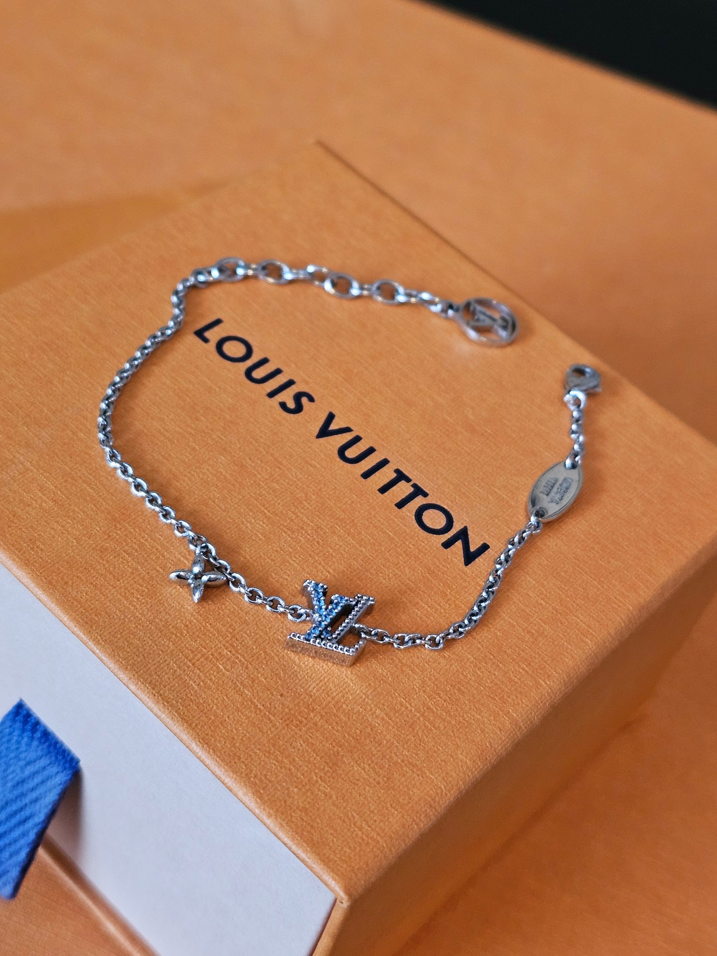 M0941A - Louis Vuitton, LV iconic bracelet, silver with blue stones.