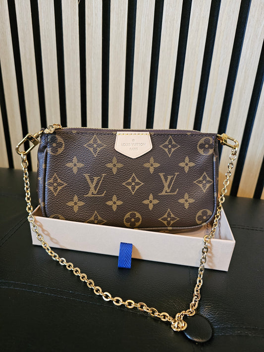 Louis Vuitton Small pochette accesories, Monogram kanvas.