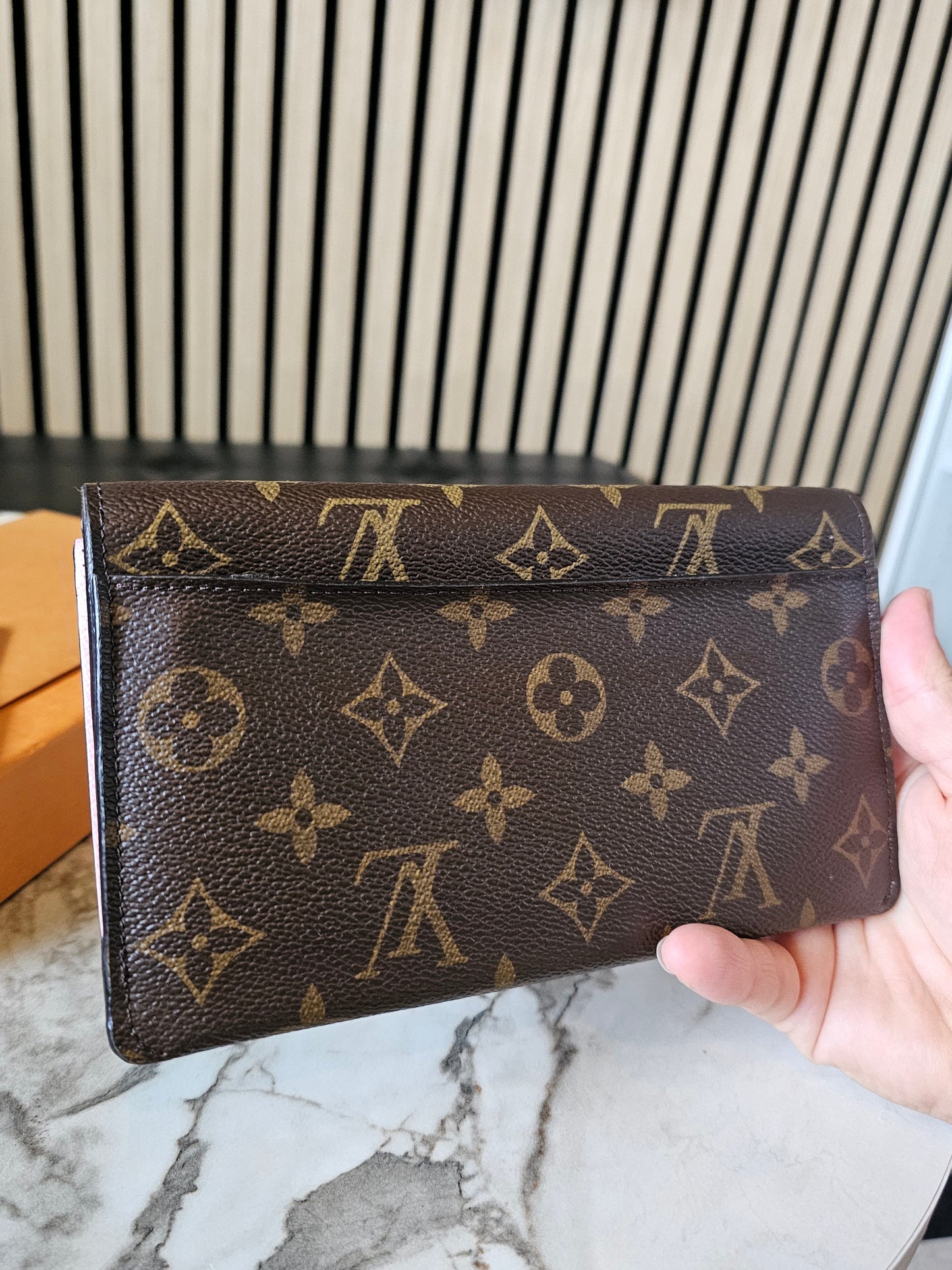 M62203 - Louis Vuitton, Jeanne wallet in MNG. Kanvas.