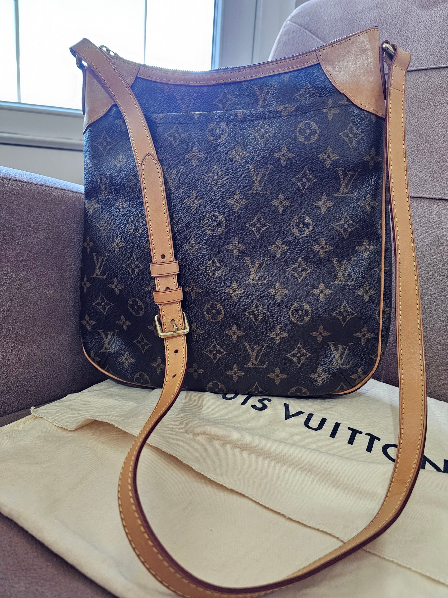 M56388 - Louis Vuitton Odeon GM, MNG. Kanvas.