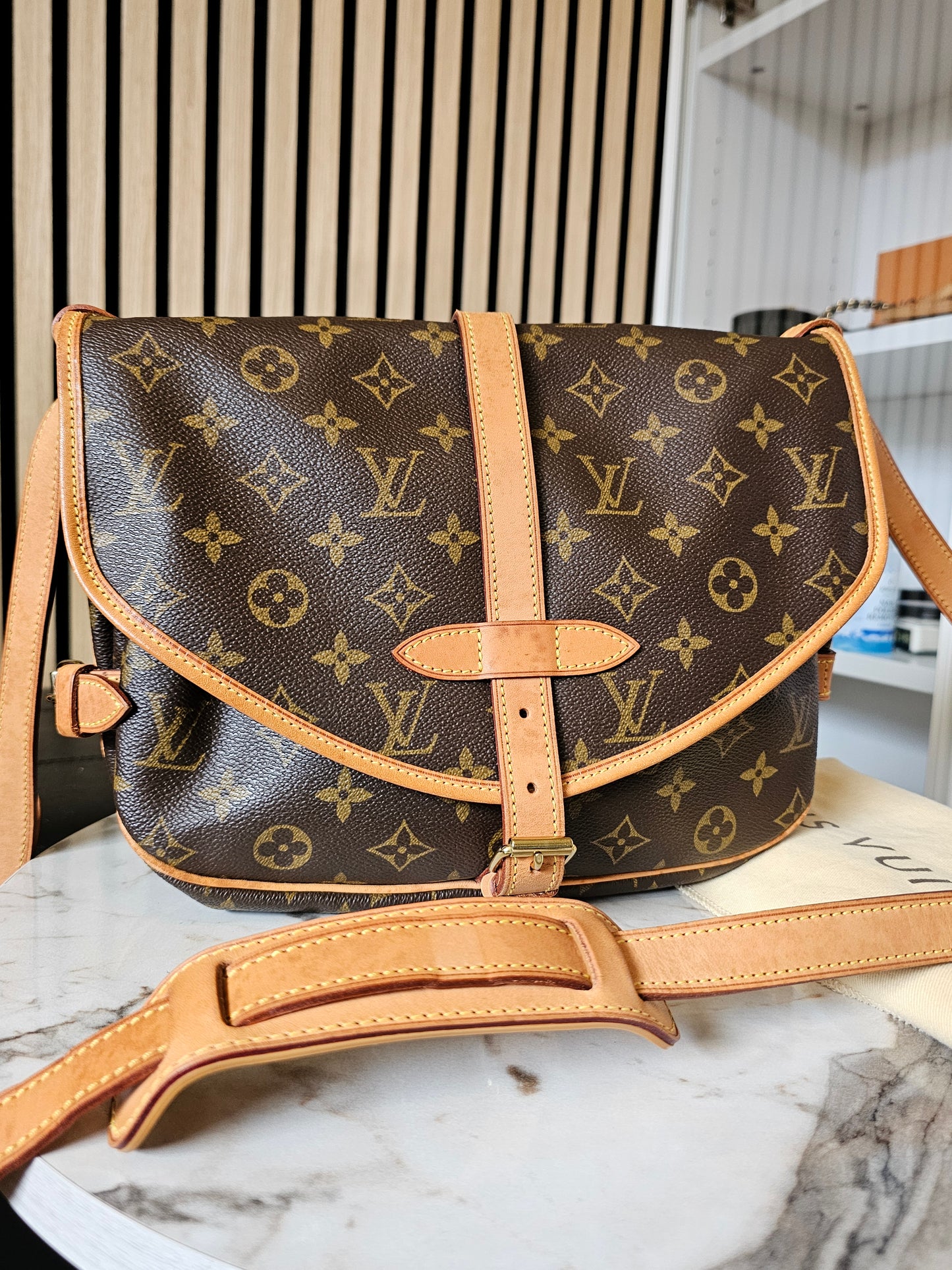 M42256 - Louis Vuitton Saumur 30, MNG. Kanvas.